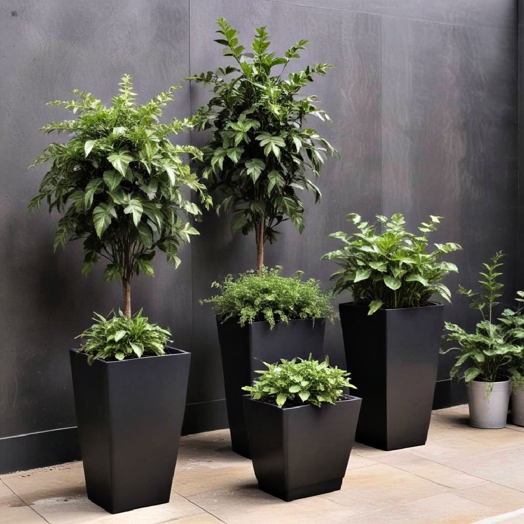 black planters