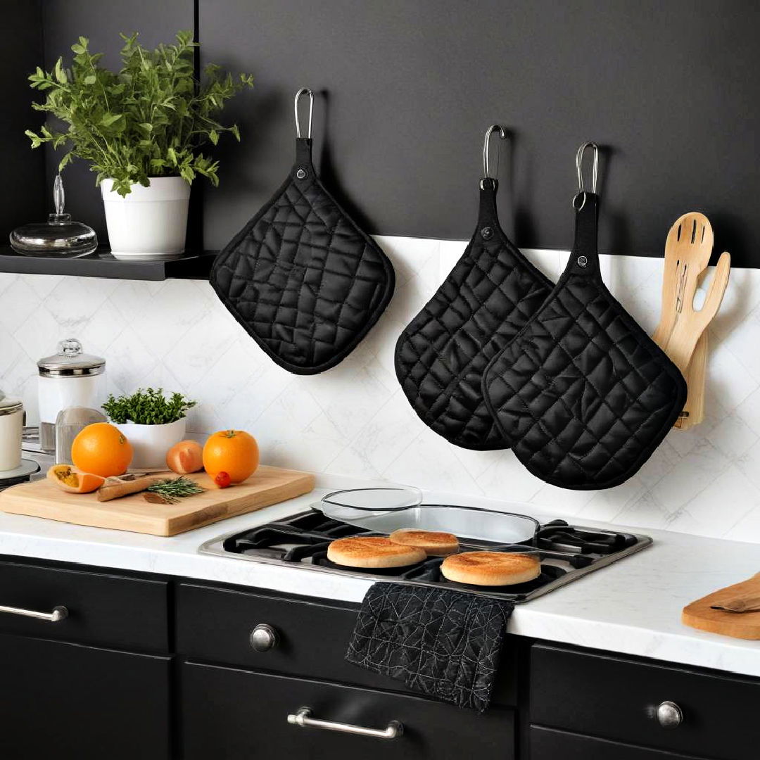 black pot holders