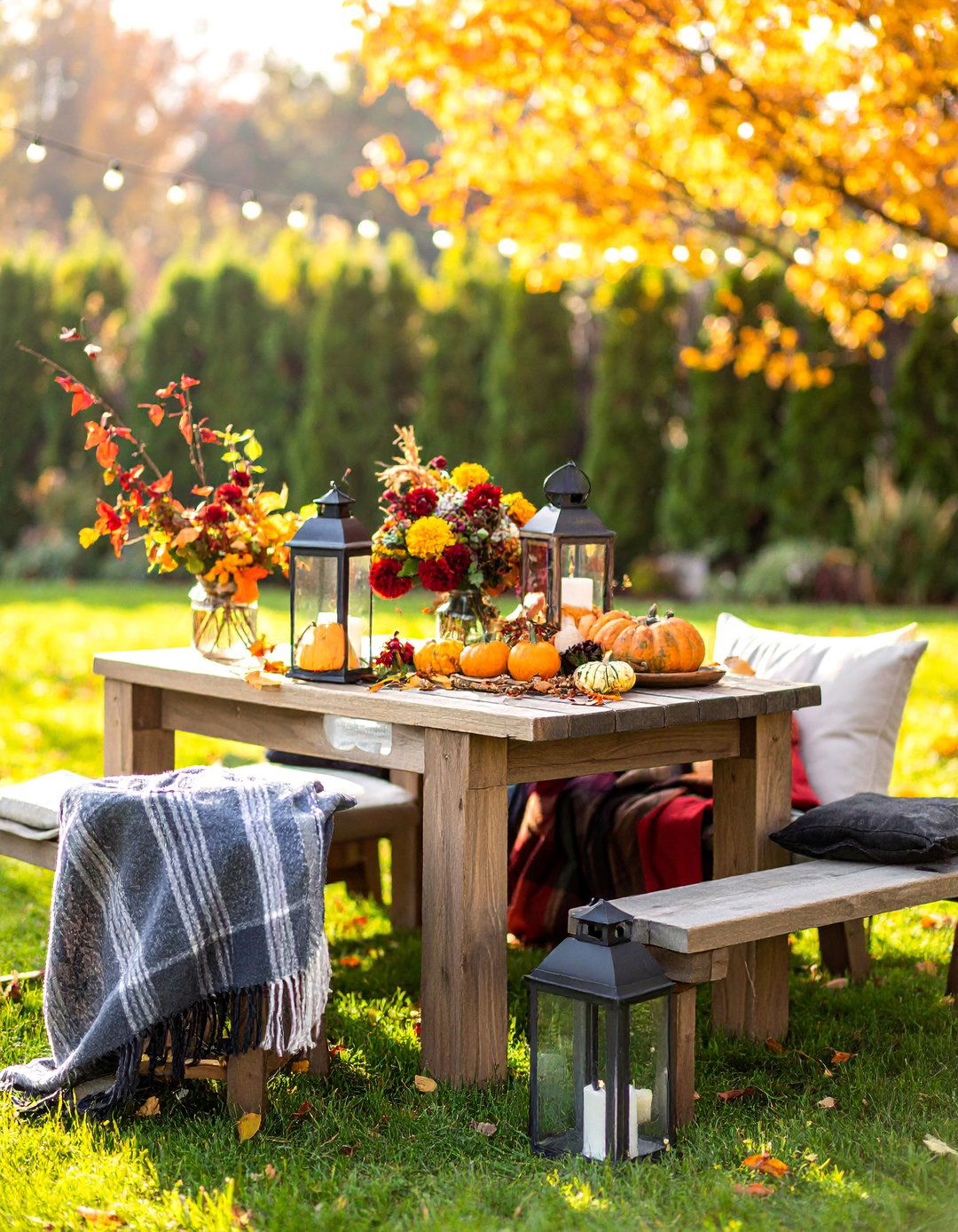 Outdoor Fall Table with Foliage - 20 fall table decor ideas
