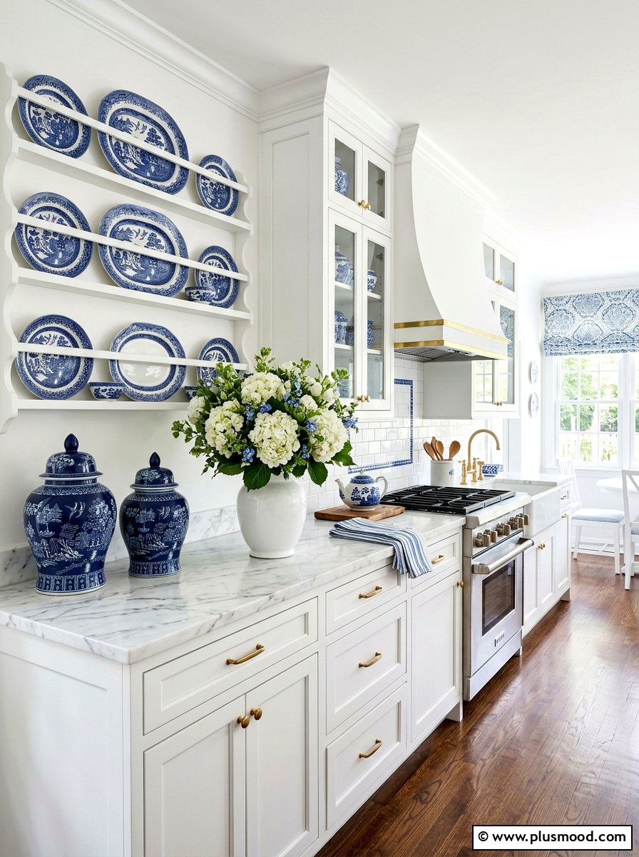 Blue and white kitchen decor - 25 summer kitchen decor ideas
