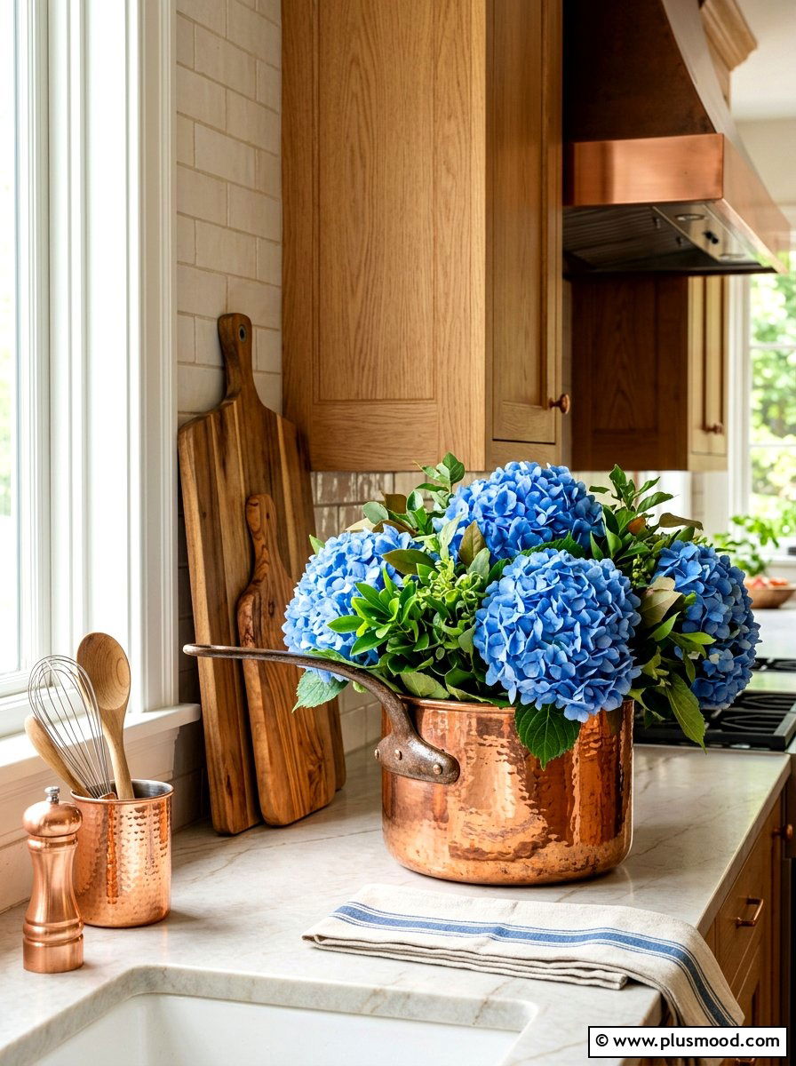 Copper pot hydrangea arrangement - 25 summer kitchen decor ideas with hydrangeas
