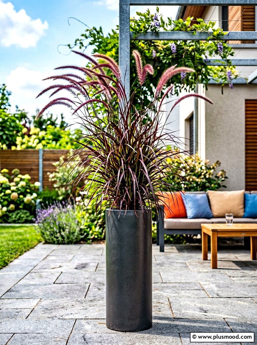 Vertical Grass Arrangement - 25 summer large planter ideas